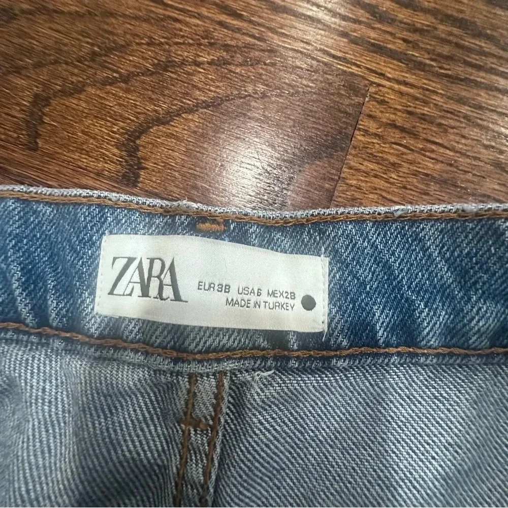 Zara 90’s Denim Bermuda Shorts size 6. Bloggers Favorite  1230 - Picture 6 of 12